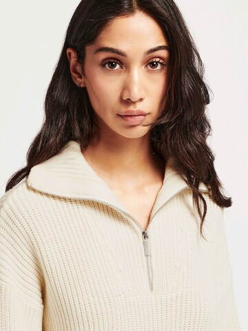 Lezu Sweatshirt 'Klara' in Beige