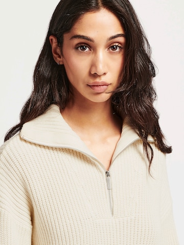 Pullover 'Klara' di Lezu in beige