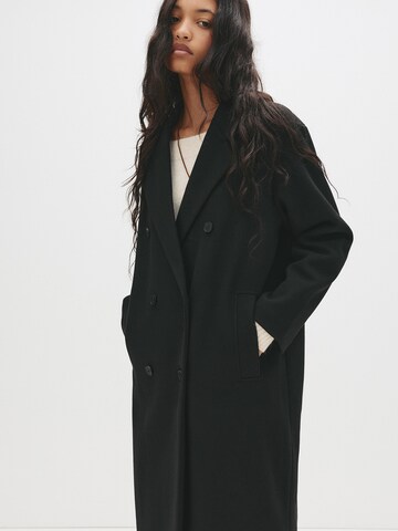 Pull&Bear Přechodný kabát – černá: přední strana