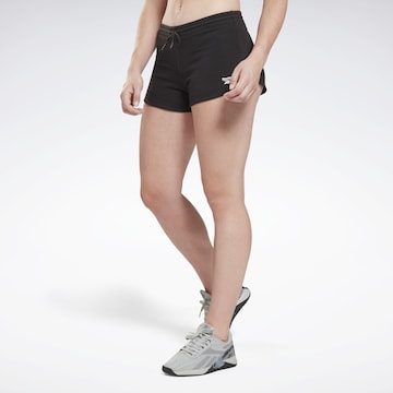 Reebok Regular Shorts in Schwarz: predná strana