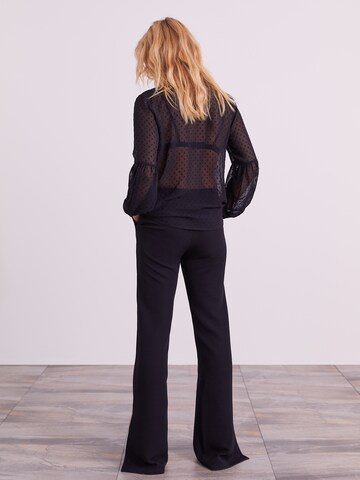 ABOUT YOU x Iconic by Tatiana Kucharova חולצות נשים 'Line' בשחור