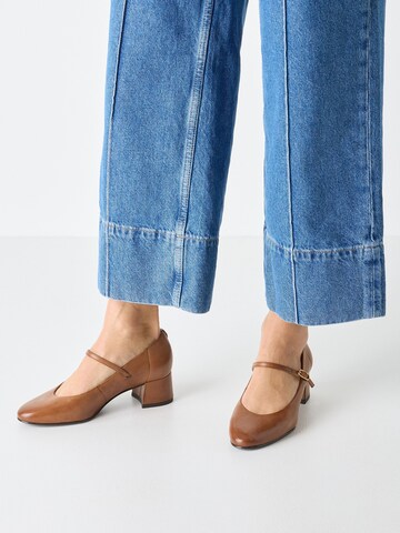 Tamaris Pumps in Brown