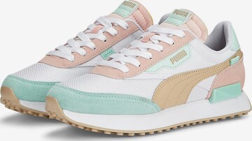 Baskets basses PUMA en blanc