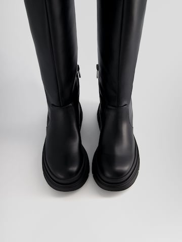 Bershka Stiefel in Schwarz