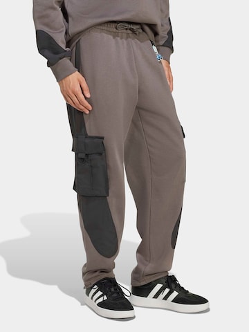 Loosefit Pantaloni sportivi di ADIDAS SPORTSWEAR in marrone: frontale