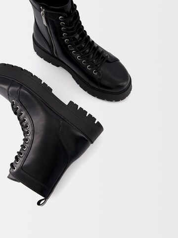 Boots stringati di Bershka in nero