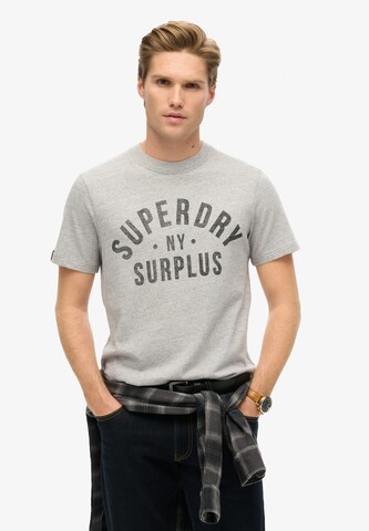 Superdry T-Shirt 'Surplus' in Grau: Vorderseite