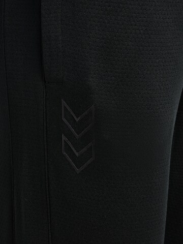 Hummel Regular Workout Pants in Black