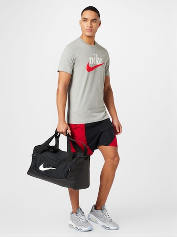 Maglietta 'FUTURA 2' di Nike Sportswear in grigio