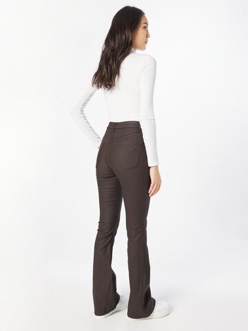 River Island - Acampanado Vaquero en marrón