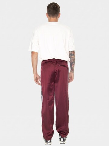Baggy Pantaloni 'M' x Freddy Gibbs Track Pant' di HUF in rosso