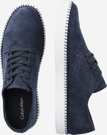 Pantofi cu șireturi de la Calvin Klein pe albastru