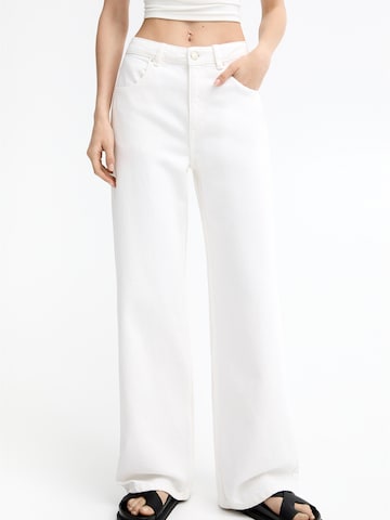 Pull&Bear Wide leg Jeans in White: front