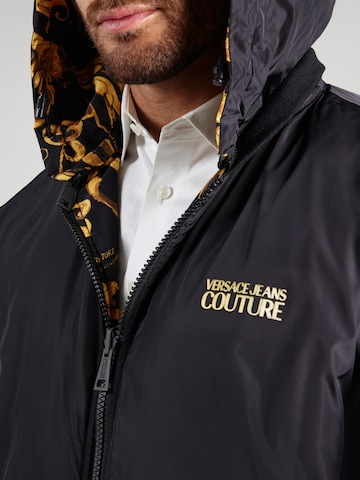 Versace Jeans Couture Φθινοπωρινό και ανοιξιάτικο μπουφάν σε μαύρο