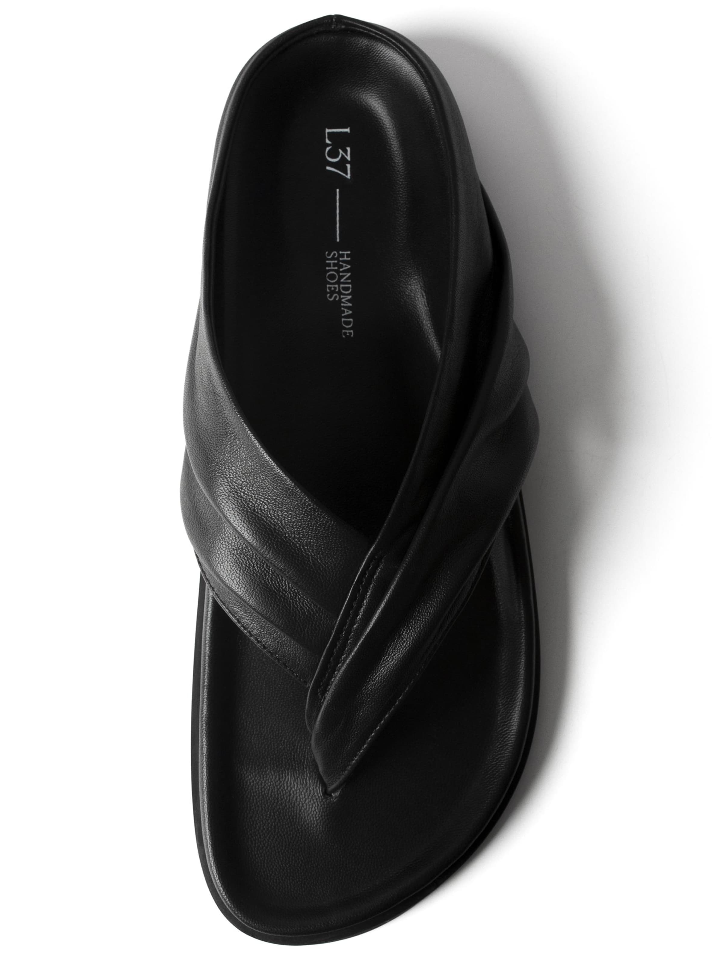 L37 HANDMADE SHOES - Sandalias de dedo 'WHERE THE LIGHT BEGINS' en negro