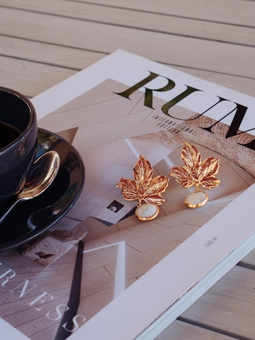 Les Reines - Pendientes 'Golden Leaf with Pearl' en oro