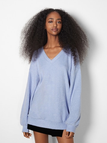 Pull-over Bershka en bleu : devant