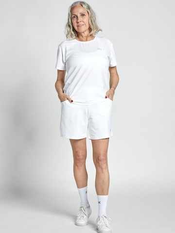 Maglia funzionale 'Loose Fit Short Sleeve Shirt' di SPORTKIND in bianco: frontale
