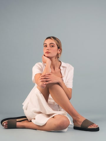 Sandalo 'OKINA' di nae Vegan Shoes in verde: frontale