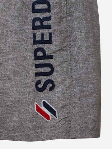 Superdry Kratke kopalne hlače | siva barva