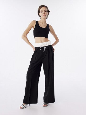 Twist Wide leg Pleated Pants in Black