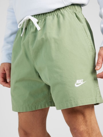 Nike Sportswear Štandardný strih Nohavice 'CLUB+' - Zelená