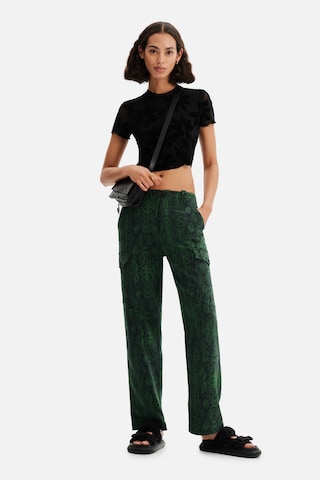 Regular Pantalon Desigual en vert