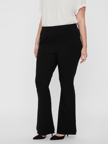 Vero Moda Curve - Acampanado Pantalón 'Kamma' en negro: frente