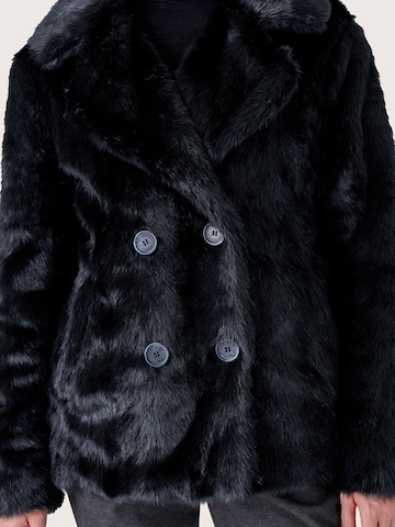 Camomilla Winterjacke in Schwarz: Vorderseite