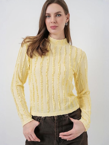 Bigdart Blouse in Yellow: front