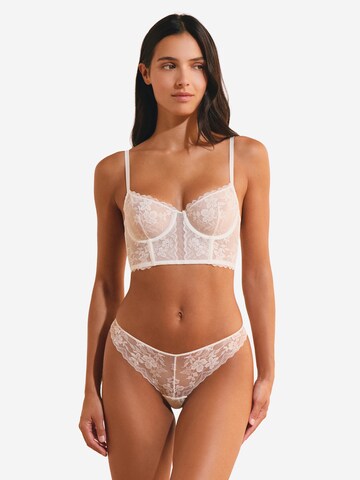 String 'Heritage' di ETAM in beige: frontale
