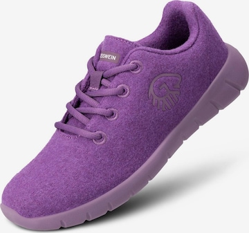 Baskets basses GIESSWEIN en violet : devant