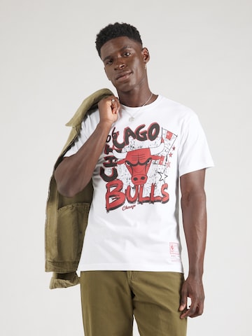 T-Shirt 'NBA HWC PLAY BY PLAY BULLS' Mitchell & Ness en blanc : devant