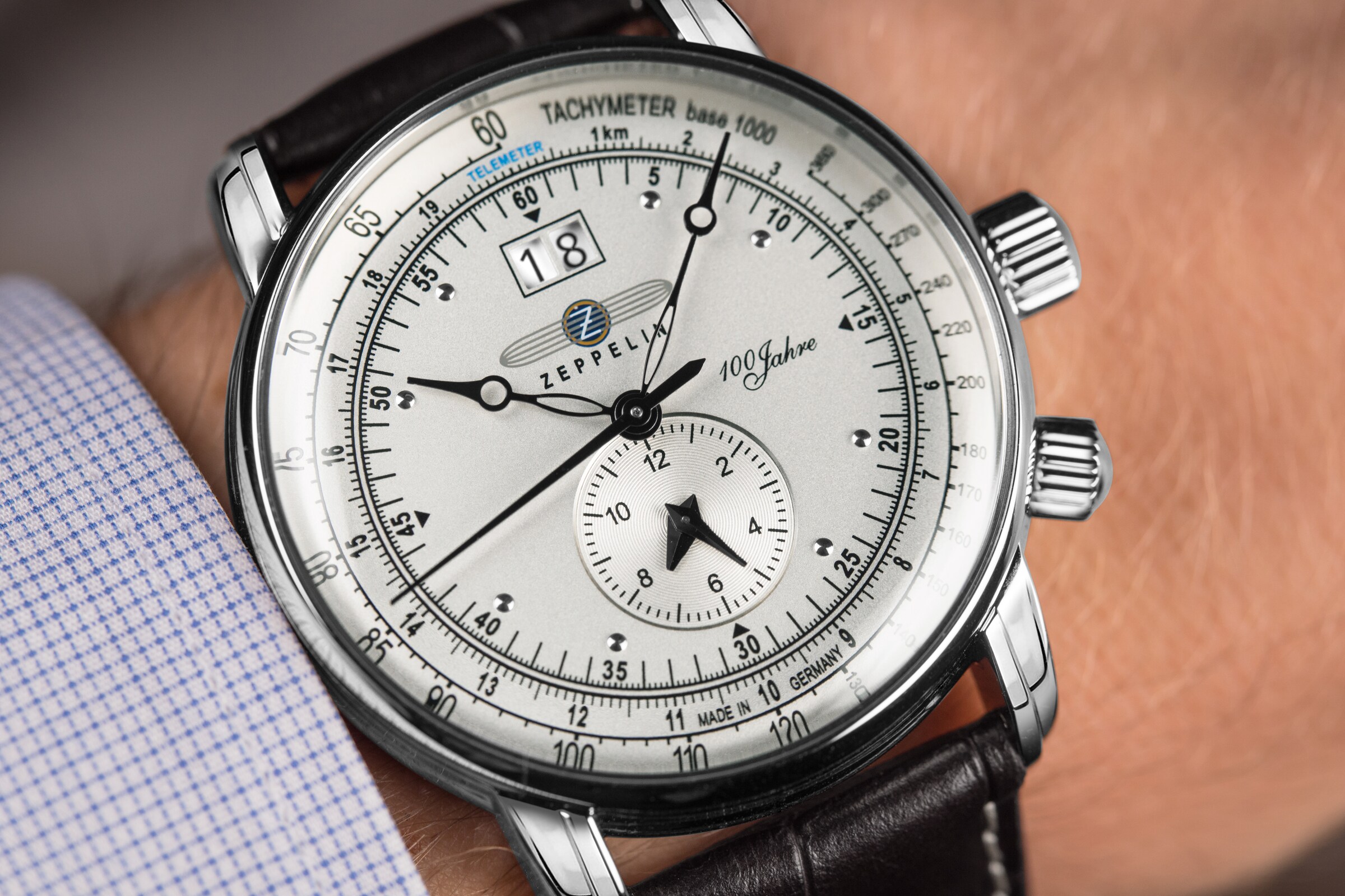 Zeppelin Analoog horloge Dual Time Big Date in Donkerbruin ABOUT YOU