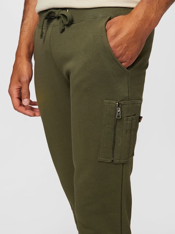 Effilé Pantalon 'X-Fit' ALPHA INDUSTRIES en vert