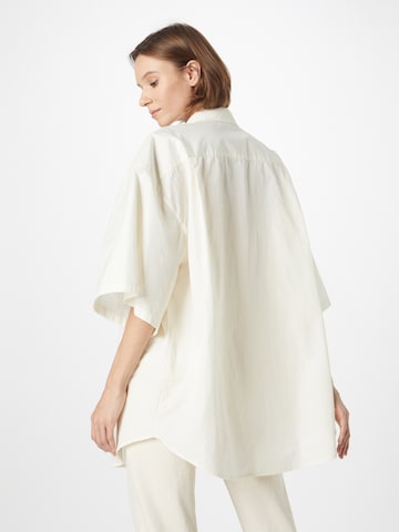 Oval Square - Blusa 'Shot' em branco