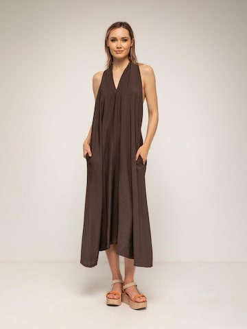 Tantra - Vestido 'vestido amplio midi con cuello halter (Brown)' en marrón