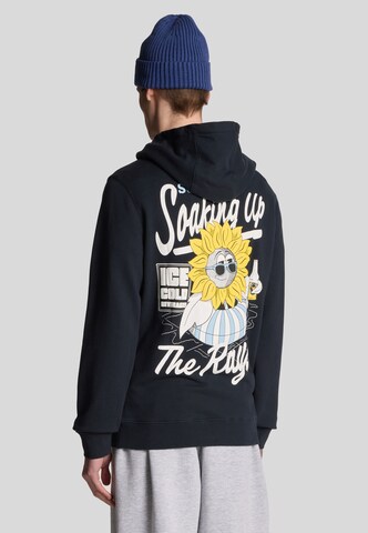 Lyle & Scott Sweatshirt 'Sunnies Pool Bar' in Blue