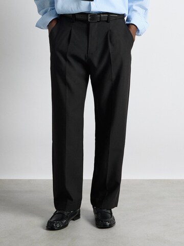 Burocs Regular Pleat-Front Pants in Black