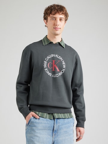 Calvin Klein Jeans Суичър в сиво: отпред