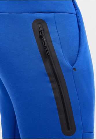 NIKE Tapered Broek in Blauw