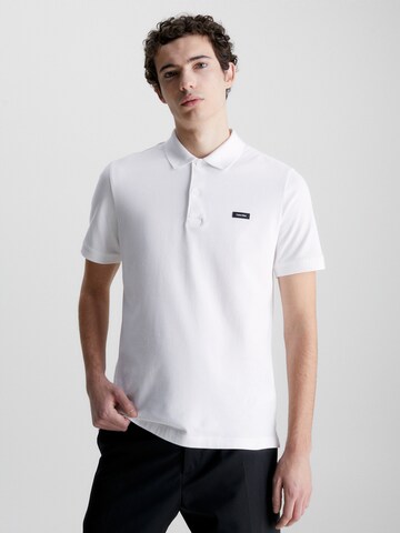 T-Shirt Calvin Klein en blanc : devant