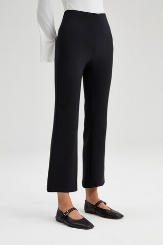 Touche Prive Boot cut Pleated Pants in Black: front