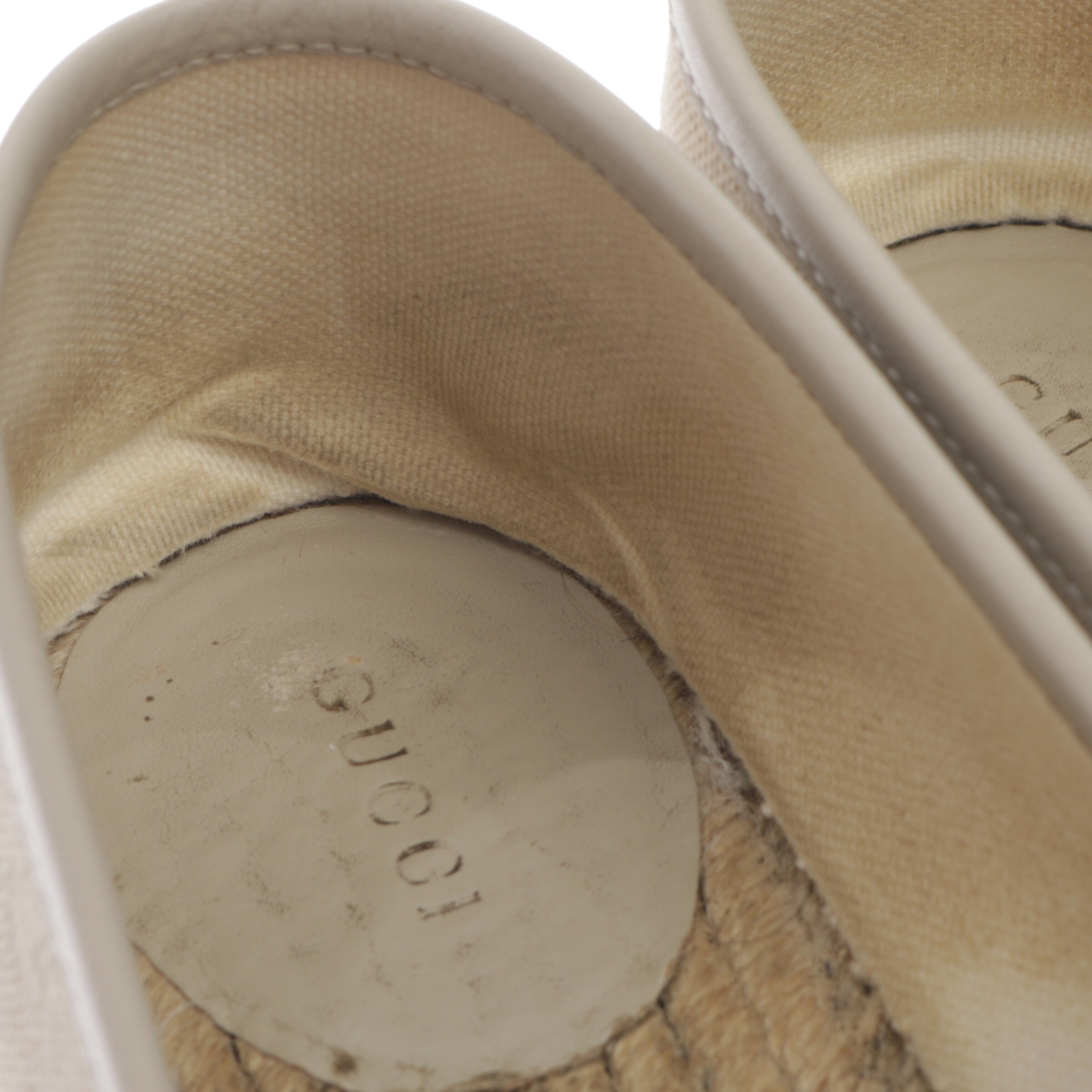 Gucci Flats & Loafers in 38,5 in White