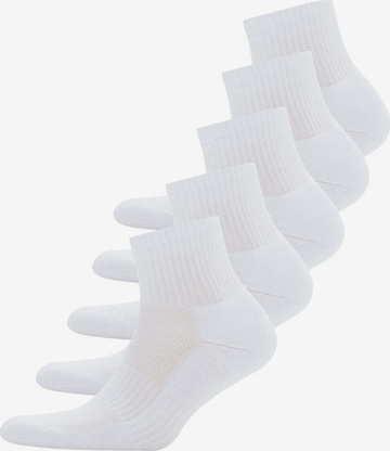 WESTMARK LONDON Socks in White: front