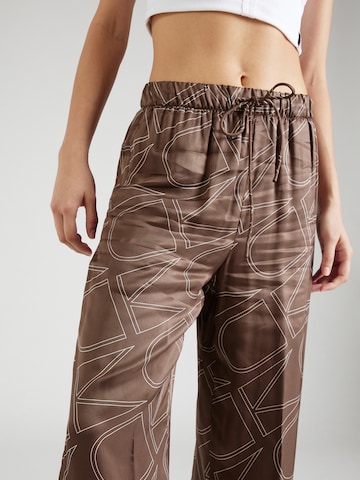 Wide Leg Pantalon Calvin Klein en marron