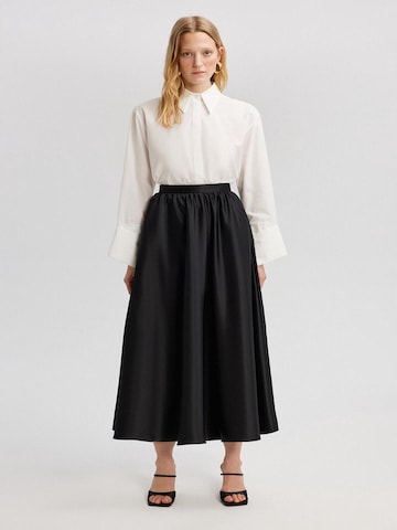 Touche Prive Skirt in Black