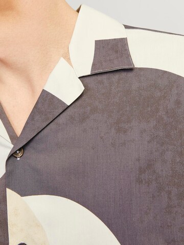 JACK & JONES Comfort Fit Skjorte 'Jjcarnaby' i beige
