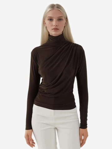 Hiccup Shirt in Bruin: voorkant