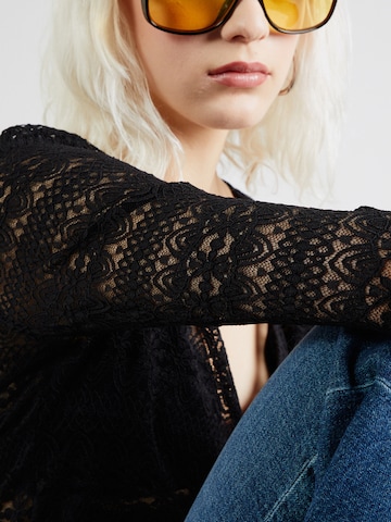 Maglietta 'Pamela' di ABOUT YOU in nero